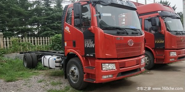 2020款j6l62载货车新车到店