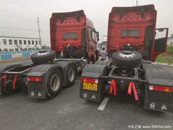恭喜庄老板和曹老板 喜提解放JH6牵引车