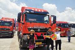 云南美天迈汽车销售公司恭喜杨老板喜提豪沃TX16档自动挡牵引车