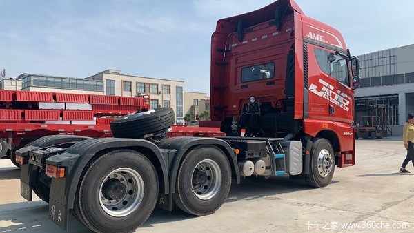 青岛解放 JH6 6*4 550大马力大空间 轻松左脚右手