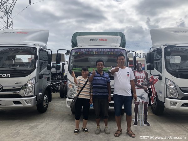 恭喜王老板提车大吉,马达一响黄金万两,车门一关一路平安。