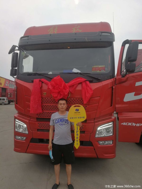 恭喜刘先生喜提JH6牵引车一台,祝财源茂盛!蒸蒸日上!