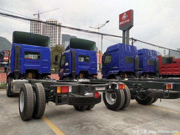 新乘龙M3 185马力 5.7米仓栅式载货车直降2.5万元啦！