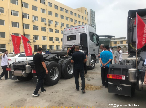 吉林圣憬达·欧曼560马力产品行销进村活动