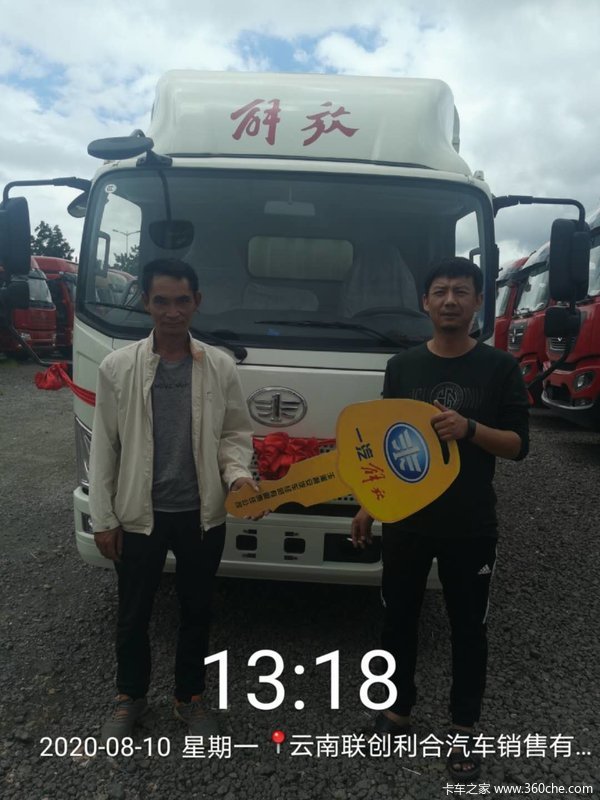 1台J6F轻卡载货汽车成功交付客户罗老板