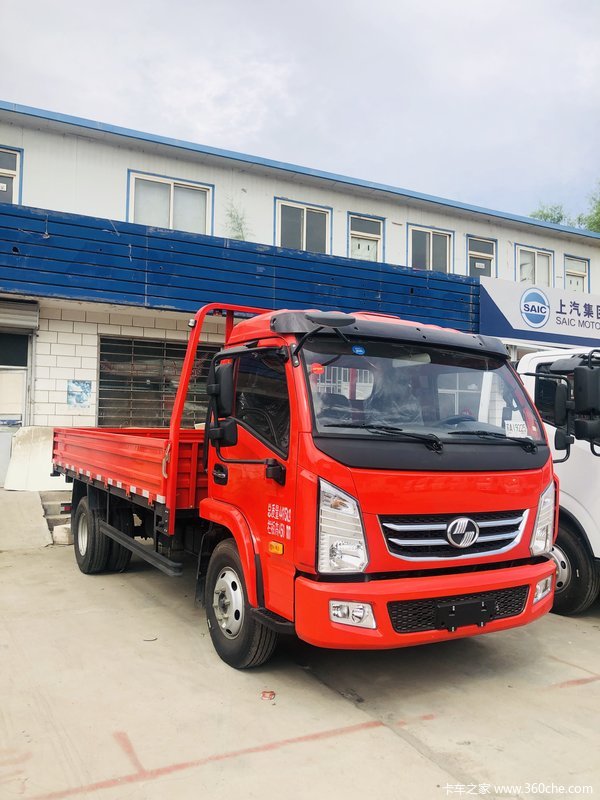 上汽轻卡跃进x500单排新款到店加宽货箱也已到店