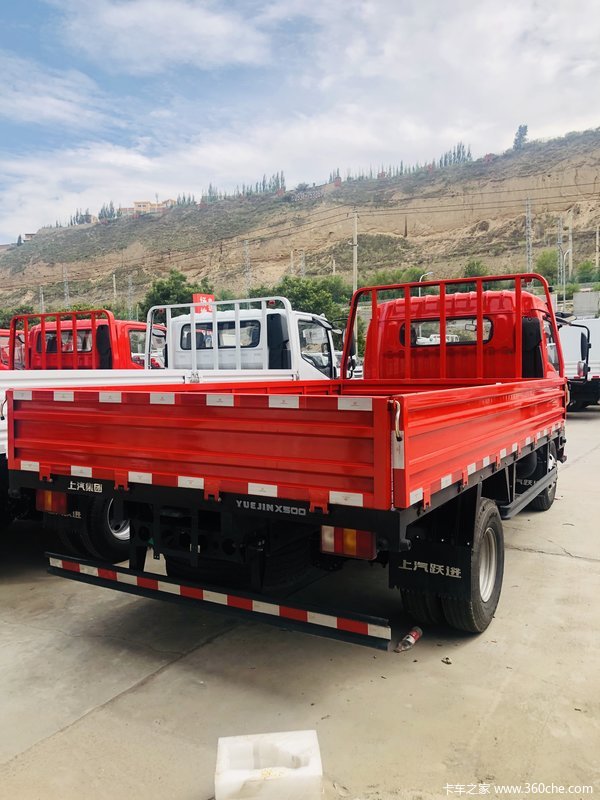 上汽轻卡跃进x500单排新款到店加宽货箱也已到店