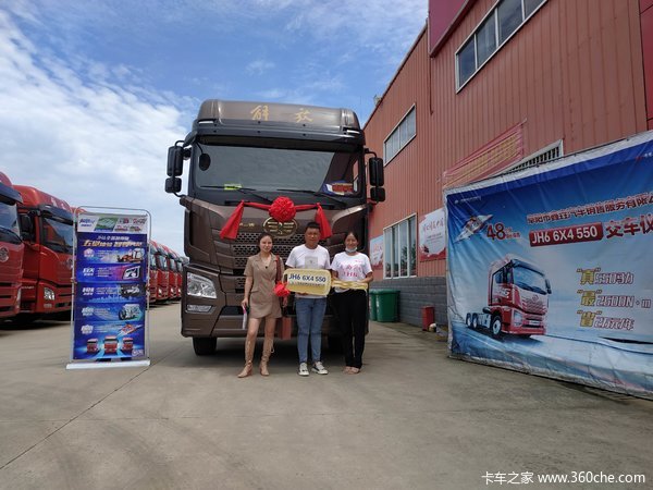 恭喜陆军老板吉日喜提青汽解放JH6 550 牵引新车！