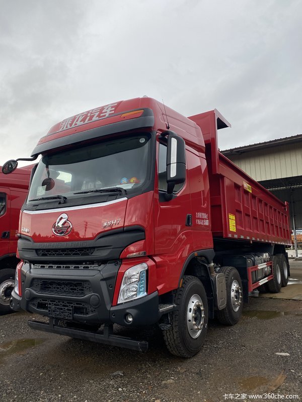 东风柳汽乘龙h7420马力8x482米自卸车到店