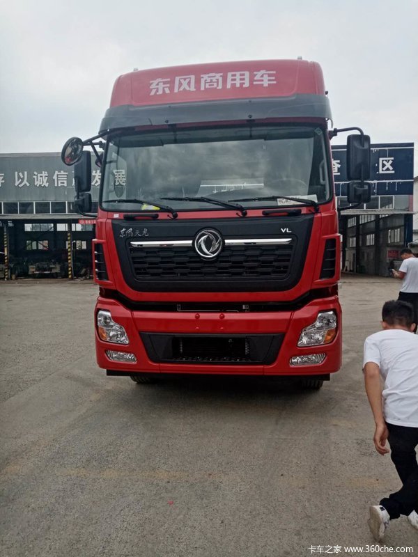 恭喜何鹏国先生喜提东风VL牵引车一台