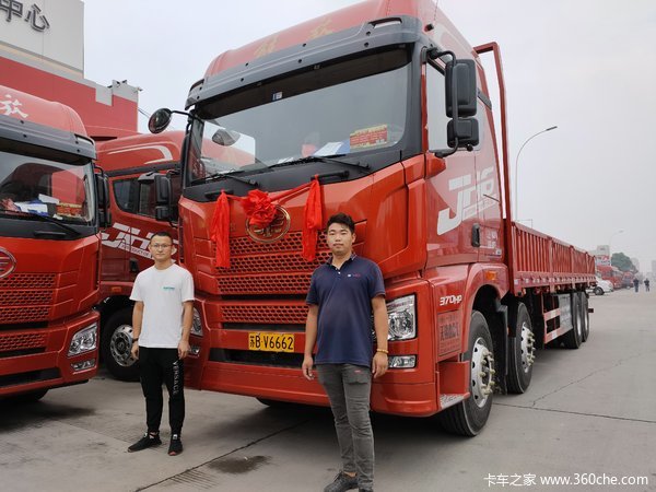 恭喜彭老板 喜提375马力解放JH6载货车一台