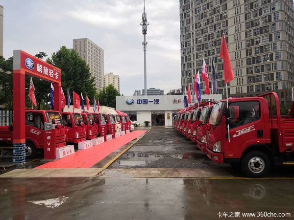 恭喜戴老板 喜提J6F载货车 解放轻卡 一次选择 终生关怀