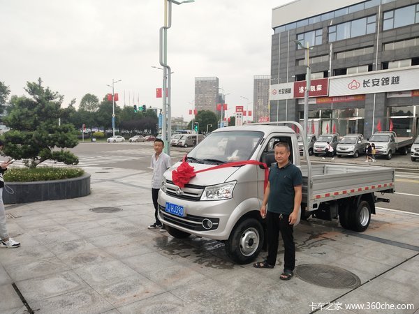 长安跨越王X5 3.4米后双轮CNG微卡车交车仪式
