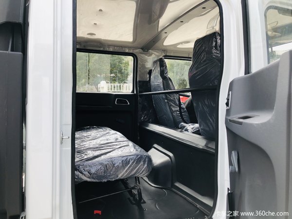 新车到店跃进超越C300双排WP2.3！