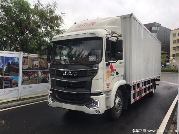 恭喜张总 喜提格尔发A5白色德威发动机220马力9.6米载货车