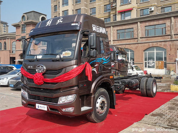 购解放龙VH2.0版6.8米载货车，赠价值2000元原厂尿素