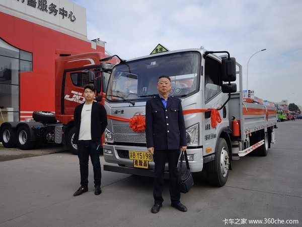 恭喜朱老板 喜提J6F载货车 解放轻卡 挣钱机器