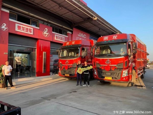 2台乘龙H5载货车玉柴240 成功交付客户6米8