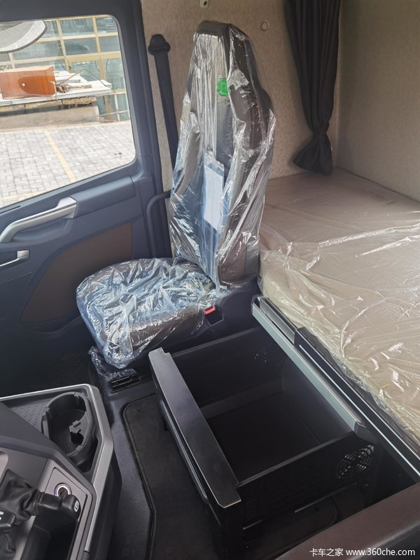 一汽解放 j7重卡 基本型 550马力 6x4牵引车(嫩芽绿)(ca4250p77k25t1