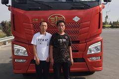 恭喜李国兵师傅 喜提解放JH6 牵引车