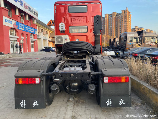 解放JH6+生活舱牵引车，直降2万元现金