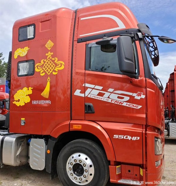 青岛解放 解放jh662 牵引车在阜阳市鑫垚汽车销售服务有限公司进行