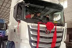 恭喜黄总 喜提欧曼EST自动挡560马力牵引车