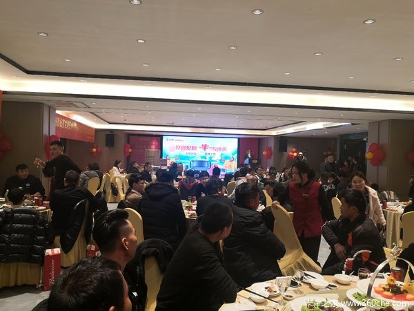 中国重汽HOWO轻卡德威国六上市品鉴会（龙港锐驰店）