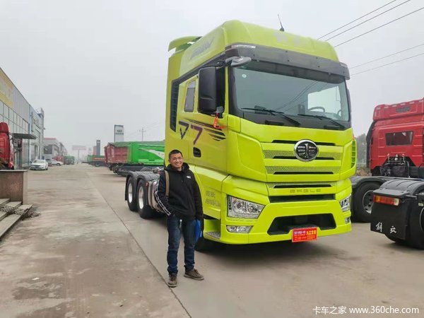 恭喜唐总喜提解放j7牵引车,解放卡车,挣 钱机器