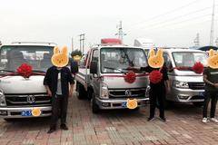 2台小霸王W15,1台小霸王W17载货车成功交付客户