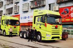 恭喜乔老板和黄老板 喜提解放J7牵引车