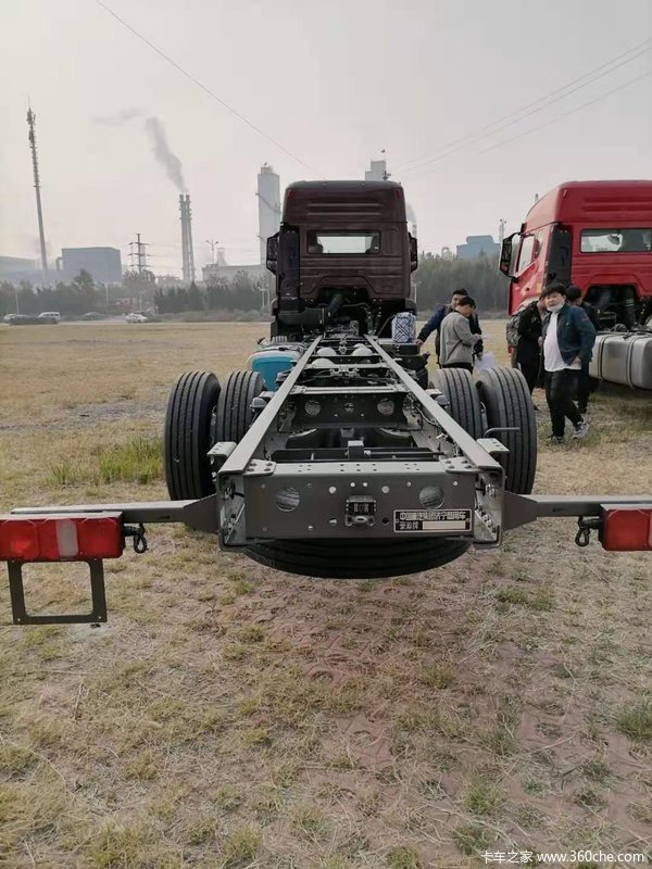 豪瀚三轴9米6轻骑兵,燃爆载货车市场