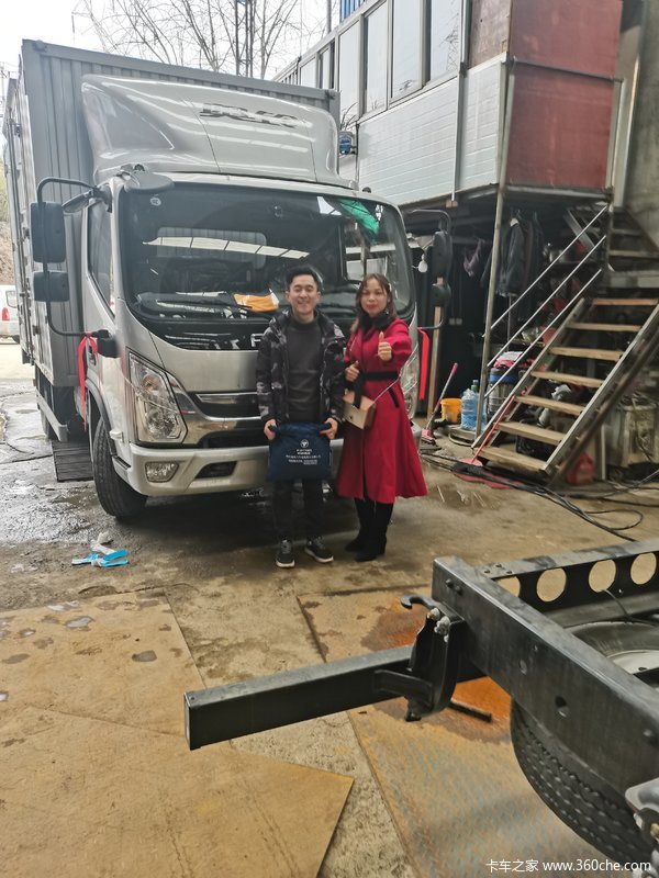 恭喜黄老板喜提奥铃D30一台 恭祝生意兴隆 财源广进