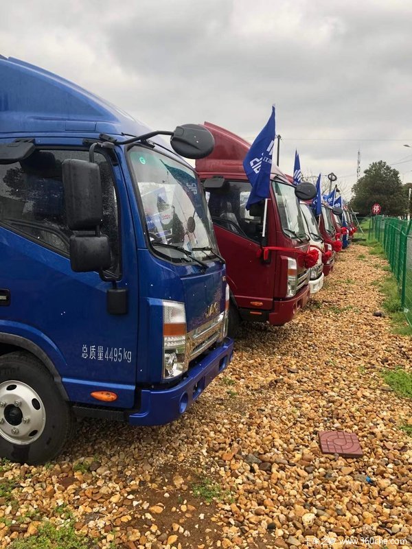 新店开业-江淮高端轻卡-长沙汇驰榔梨店!