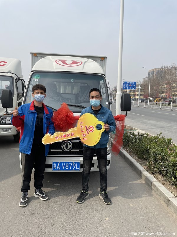 恭喜李先生喜提小霸王W15厢车1台，恭祝大哥生意兴隆