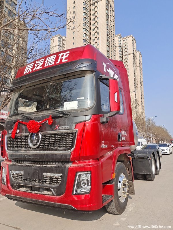 陕汽德龙m3000s燃油牵引各方面的升级都是颠覆性,高端范提升.