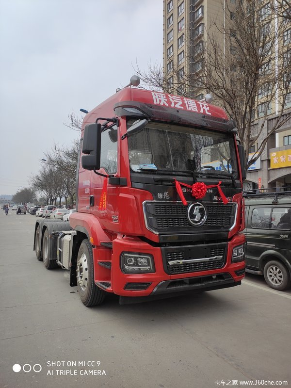 陕汽新m3000s天然气牵引车自重轻可多拉多赚年增加收益