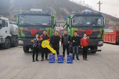 2台德龙X3000自卸车成功交付客户