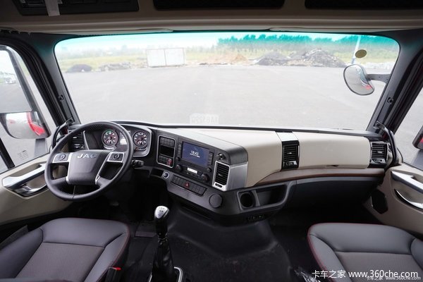 江淮 格尔发A5WⅢ重卡 290马力 6X2 9.7米厢式载货车