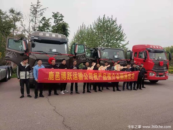 鹿邑客户 喜提HOWO N7G 子母车牵引