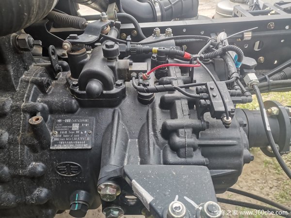 J6L 4X2180马力 质惠版平顶排半驾驶室
