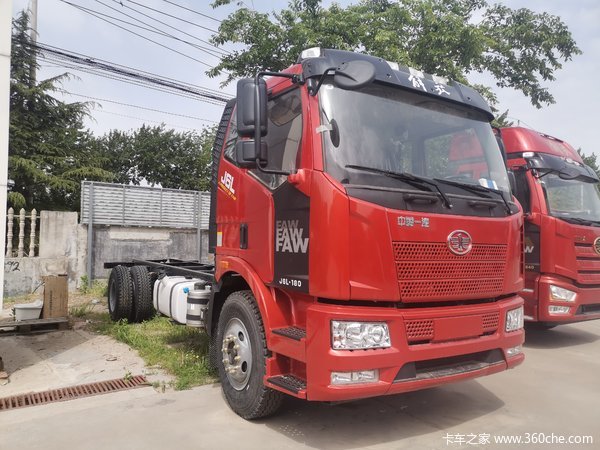 J6L 4X2180马力 质惠版平顶排半驾驶室