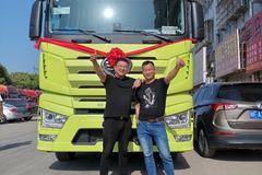 1台解放J7牵引车成功交付客户，祝客户财源滚滚