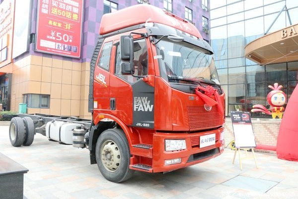 国五抄底抢购·倒计时解放J6L4*2载货车院内现车欢迎到店品鉴