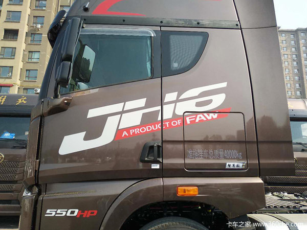 解放JH6 550马力四季款国五排放牵引车优惠出售