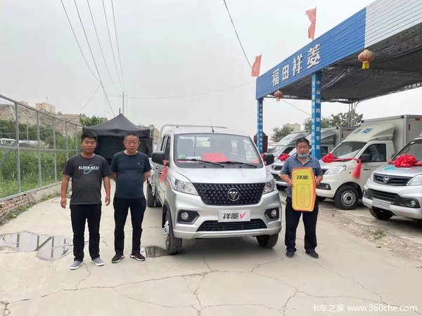 恭喜福田祥菱甘肃祥云车主喜提爱车,祝客户用车愉快!