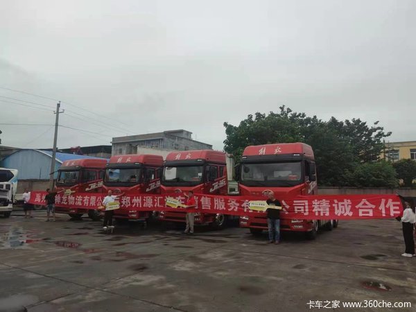 4台解放JH6牵引车460成功交付客户