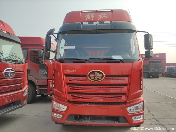 一汽解放6米8 六缸240马力载货车,火热促销中。