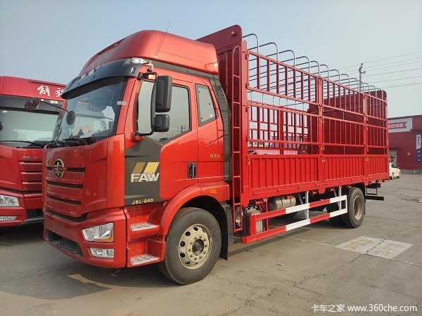 一汽解放6米8 六缸240马力载货车,火热促销中。