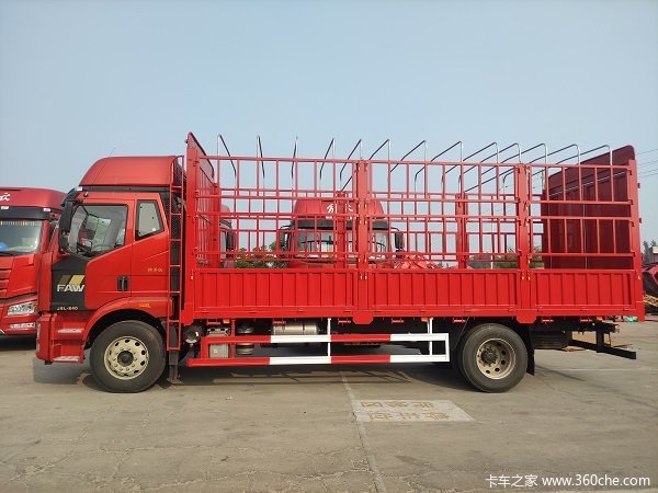 一汽解放6米8 六缸240马力载货车,火热促销中。